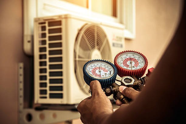 Professional Hvac Installation technician working in Wolcott, IN